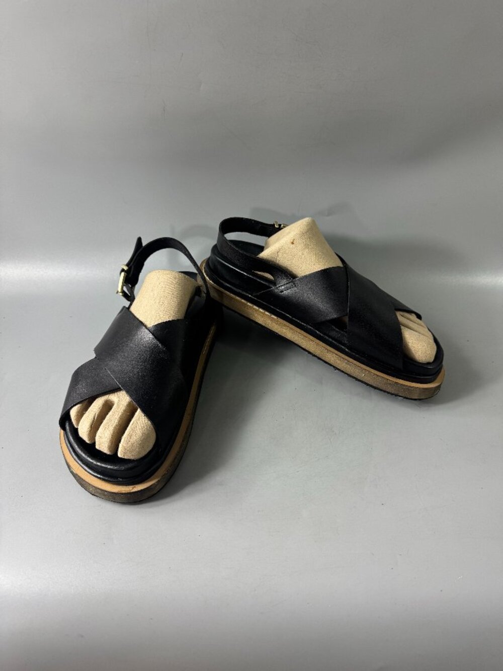ALOHAS Marshmallow Sandals in Black, Size 37